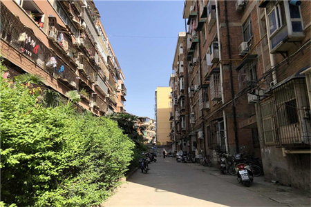 佛山小学附近花千树3室2厅1卫65万97m2中档装修出售